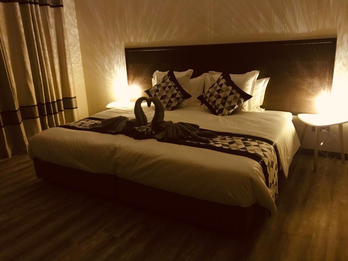 Shun Shun Water Bungalows Hotel Semporna Buitenkant foto