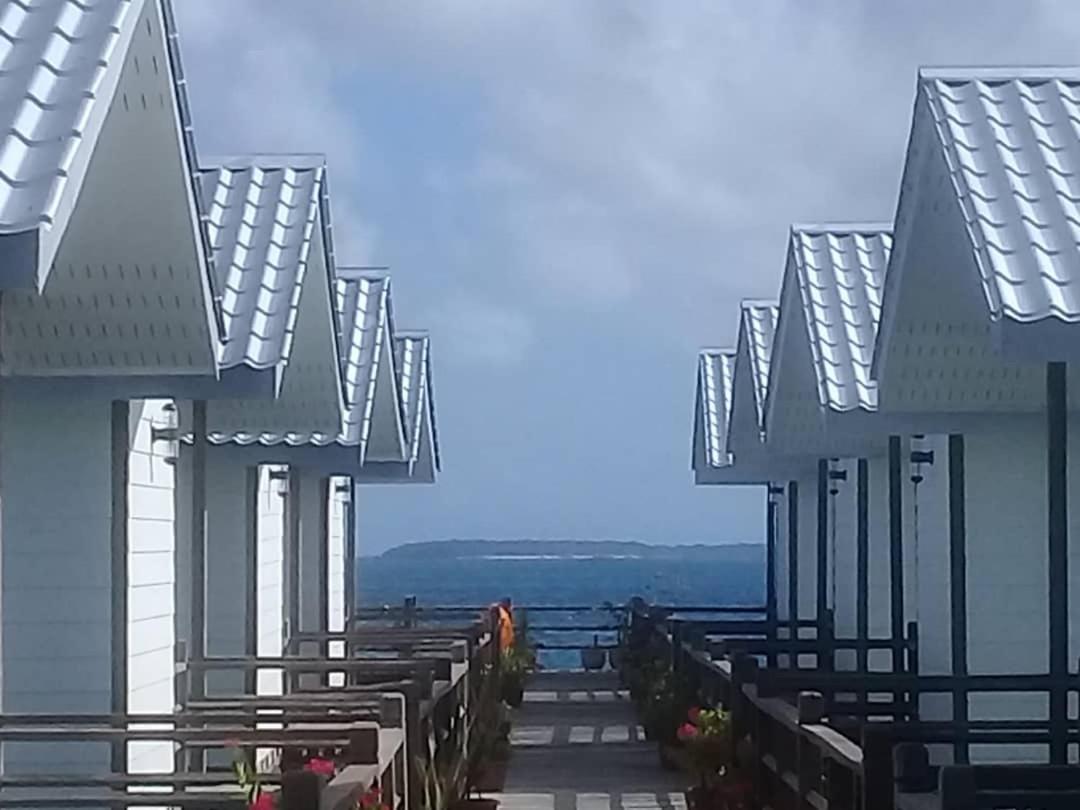 Shun Shun Water Bungalows Hotel Semporna Buitenkant foto