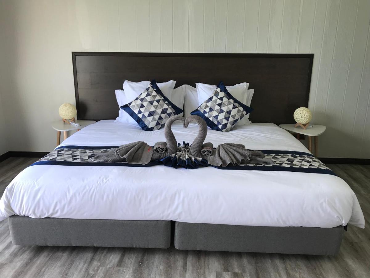 Shun Shun Water Bungalows Hotel Semporna Buitenkant foto